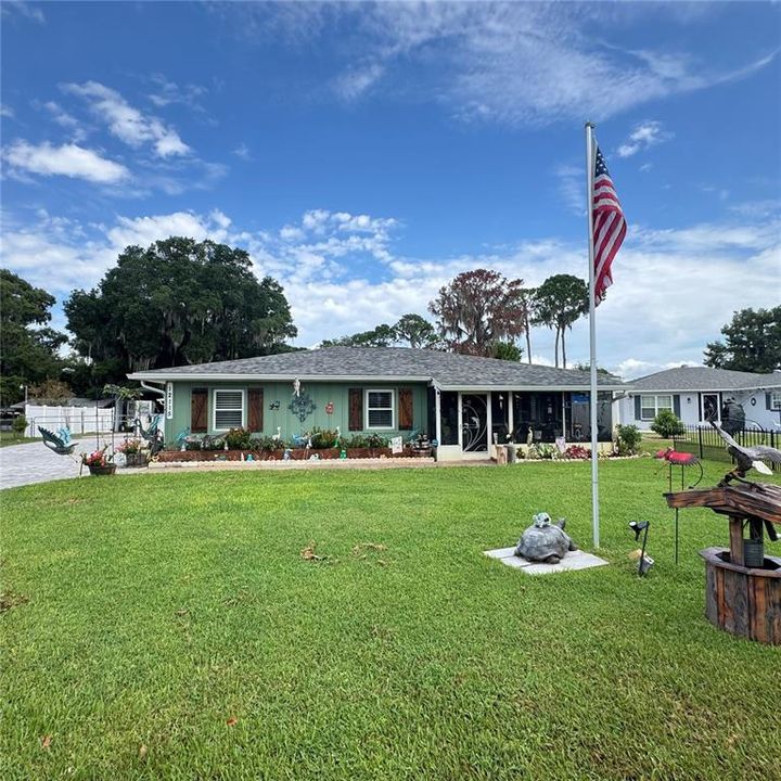 For Sale: $349,900 (3 beds, 2 baths, 1392 Square Feet)