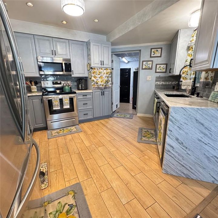 For Sale: $349,900 (3 beds, 2 baths, 1392 Square Feet)