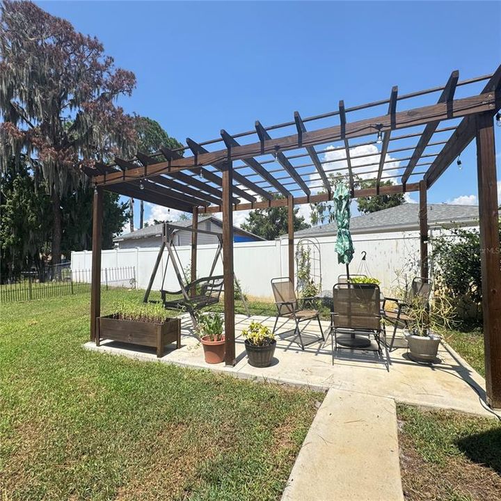 For Sale: $349,900 (3 beds, 2 baths, 1392 Square Feet)