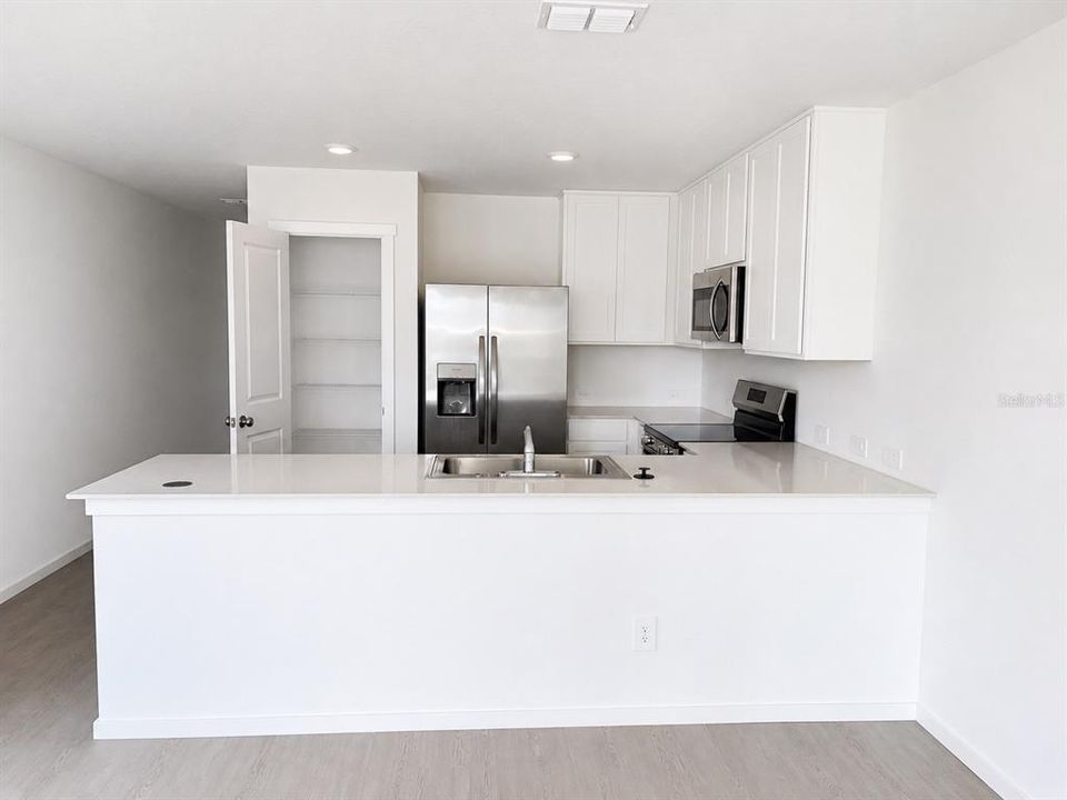 For Rent: $2,100 (4 beds, 2 baths, 1600 Square Feet)