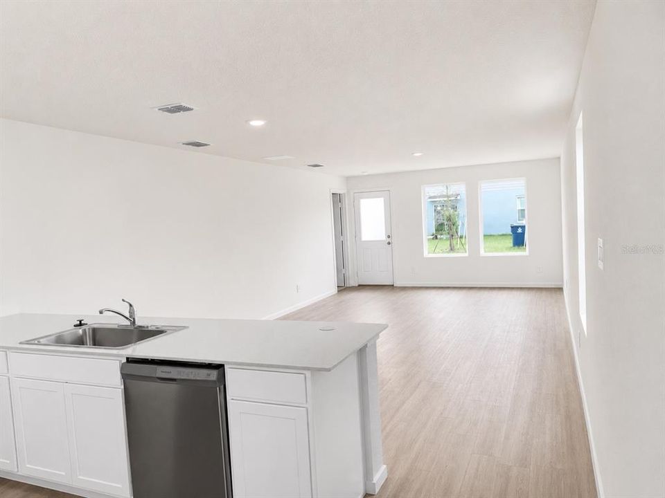 For Rent: $2,100 (4 beds, 2 baths, 1600 Square Feet)
