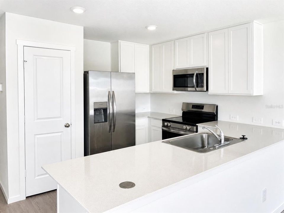 For Rent: $2,100 (4 beds, 2 baths, 1600 Square Feet)