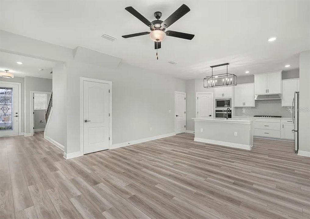 For Rent: $3,200 (4 beds, 2 baths, 1817 Square Feet)