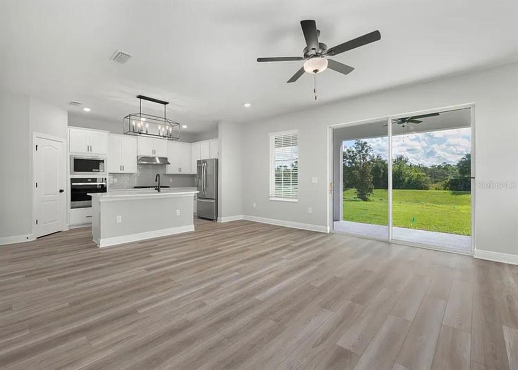 For Rent: $3,200 (4 beds, 2 baths, 1817 Square Feet)