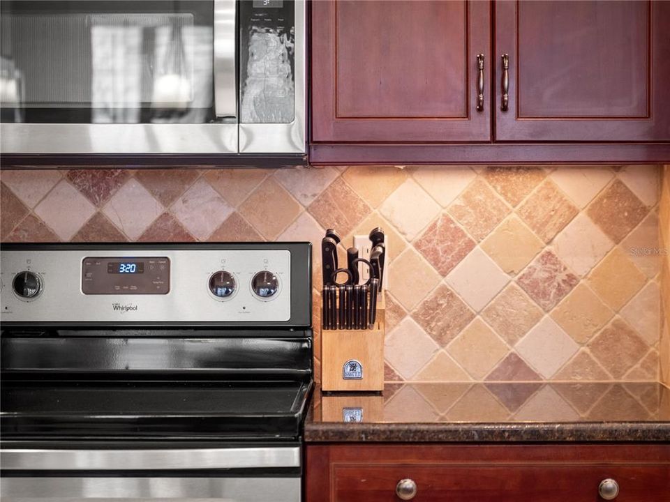 For Sale: $649,900 (3 beds, 2 baths, 1818 Square Feet)