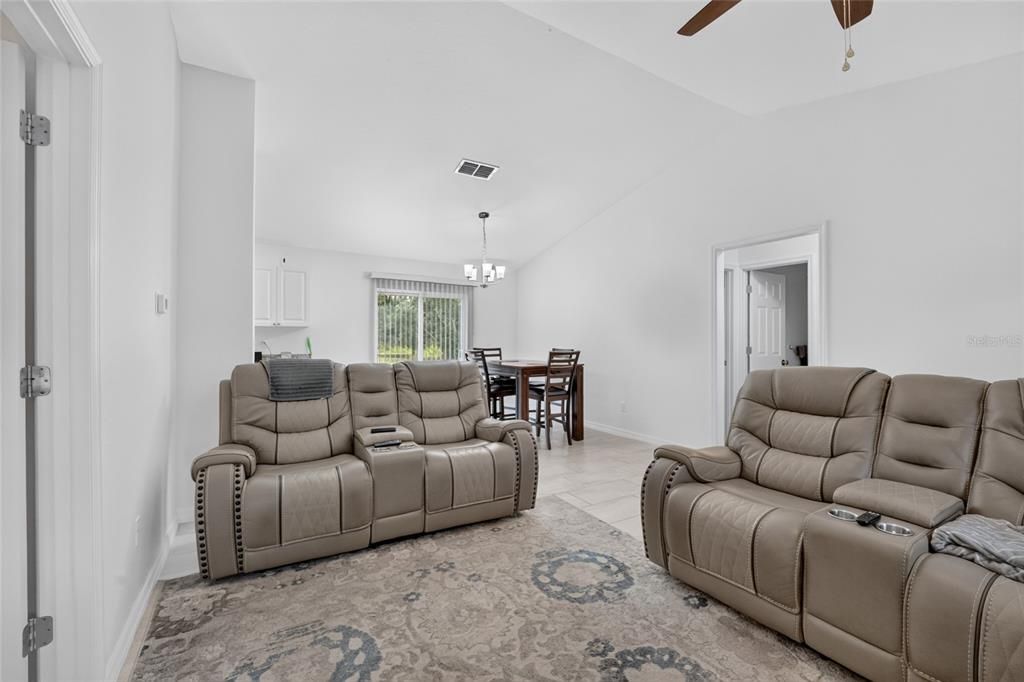 For Sale: $245,000 (3 beds, 2 baths, 1237 Square Feet)