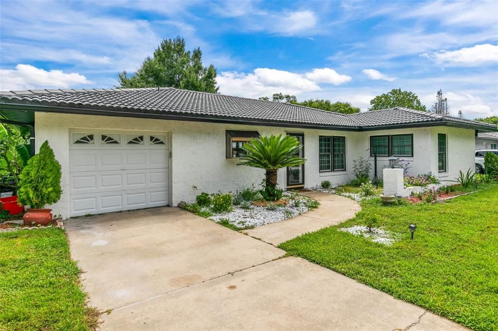 For Sale: $399,000 (2 beds, 2 baths, 1626 Square Feet)