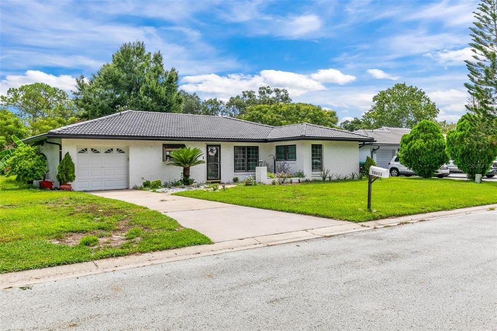 For Sale: $399,000 (2 beds, 2 baths, 1626 Square Feet)