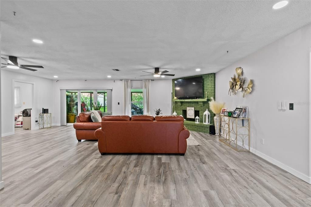 For Sale: $399,000 (2 beds, 2 baths, 1626 Square Feet)