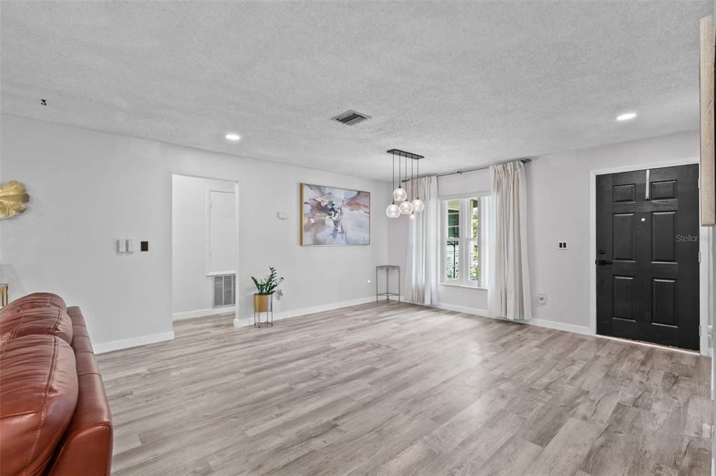 For Sale: $399,000 (2 beds, 2 baths, 1626 Square Feet)