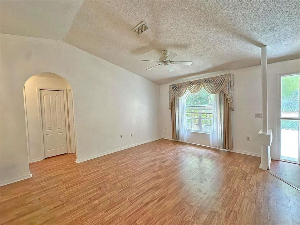 For Sale: $295,000 (3 beds, 2 baths, 1538 Square Feet)