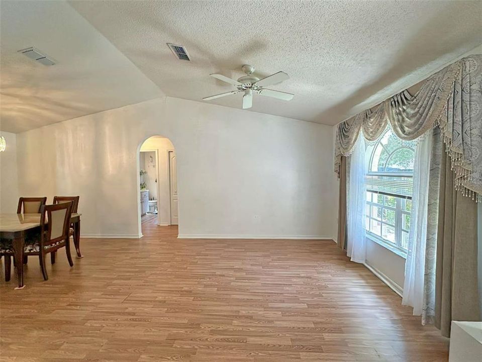 For Sale: $295,000 (3 beds, 2 baths, 1538 Square Feet)