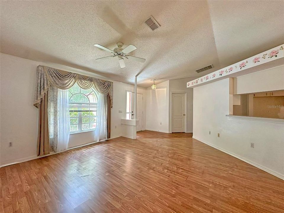 For Sale: $295,000 (3 beds, 2 baths, 1538 Square Feet)