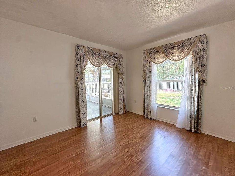 For Sale: $295,000 (3 beds, 2 baths, 1538 Square Feet)