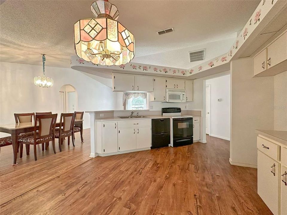 For Sale: $295,000 (3 beds, 2 baths, 1538 Square Feet)