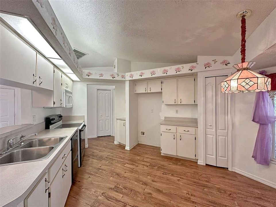 For Sale: $295,000 (3 beds, 2 baths, 1538 Square Feet)