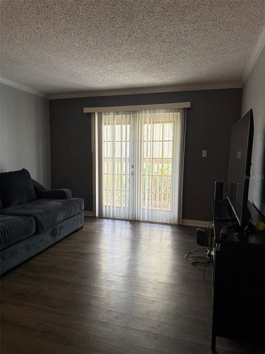 For Sale: $107,000 (1 beds, 1 baths, 650 Square Feet)