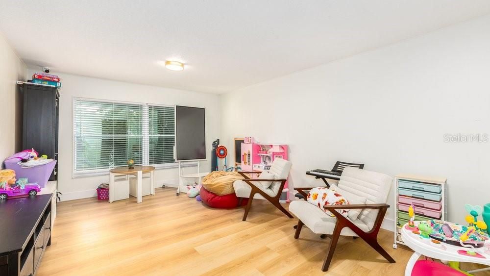 For Sale: $429,000 (5 beds, 2 baths, 2860 Square Feet)