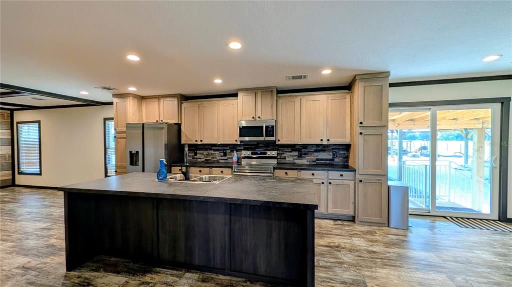 For Sale: $1,650,000 (3 beds, 2 baths, 1640 Square Feet)