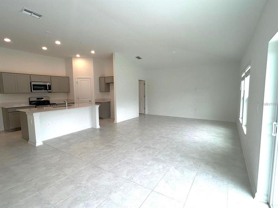 For Rent: $1,850 (3 beds, 2 baths, 1555 Square Feet)