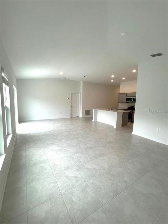 For Rent: $1,850 (3 beds, 2 baths, 1555 Square Feet)