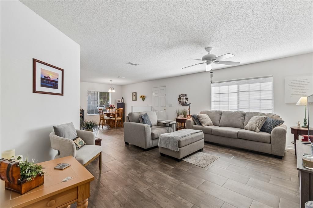For Sale: $225,000 (3 beds, 2 baths, 1364 Square Feet)