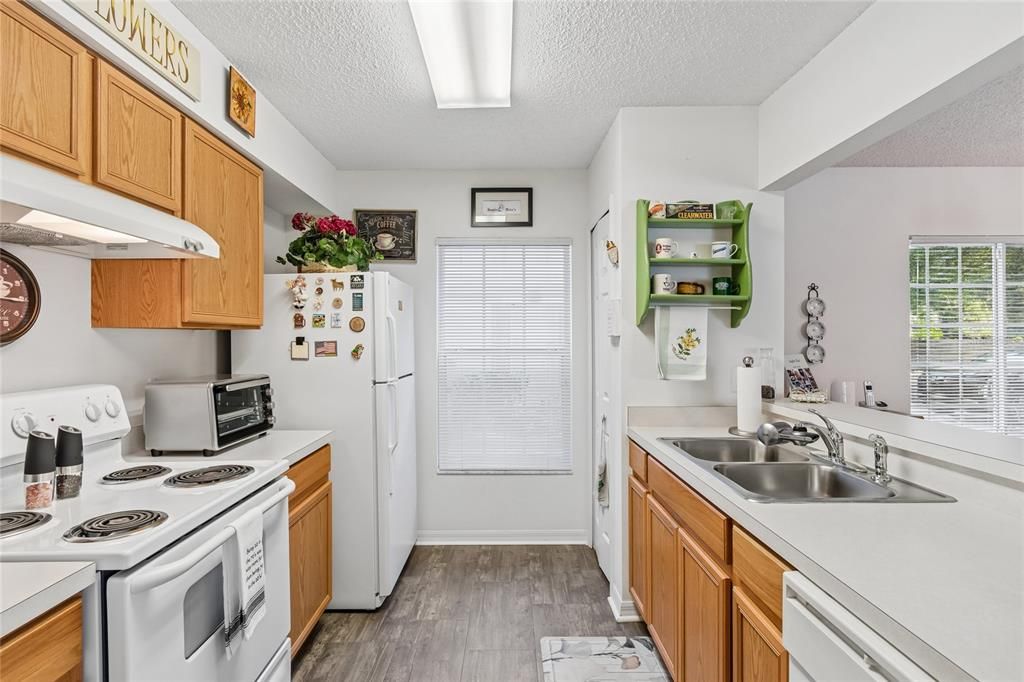For Sale: $225,000 (3 beds, 2 baths, 1364 Square Feet)