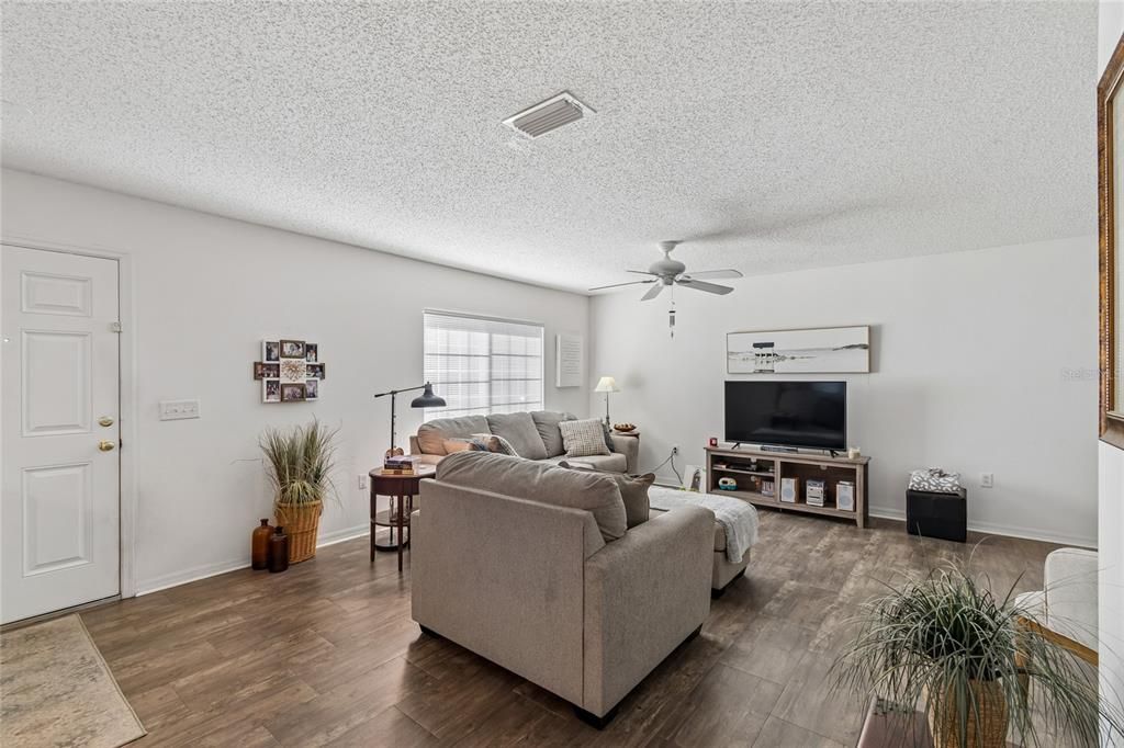 For Sale: $225,000 (3 beds, 2 baths, 1364 Square Feet)