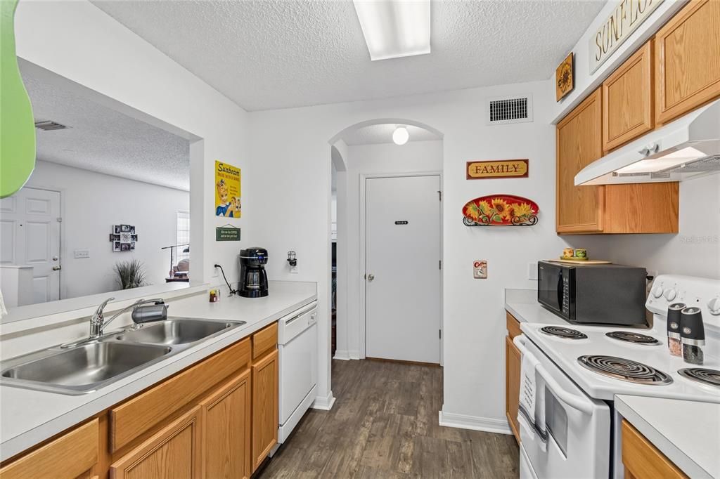 For Sale: $225,000 (3 beds, 2 baths, 1364 Square Feet)