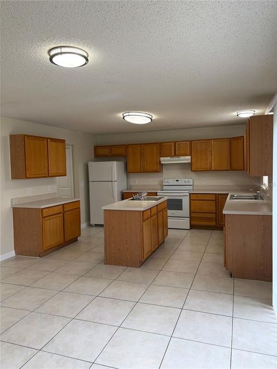 For Rent: $2,700 (6 beds, 4 baths, 3896 Square Feet)