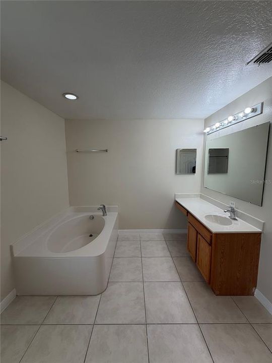 For Rent: $2,700 (6 beds, 4 baths, 3896 Square Feet)