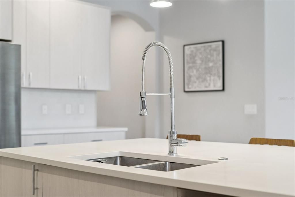 For Sale: $598,900 (4 beds, 2 baths, 1938 Square Feet)