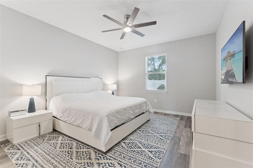 For Sale: $598,900 (4 beds, 2 baths, 1938 Square Feet)