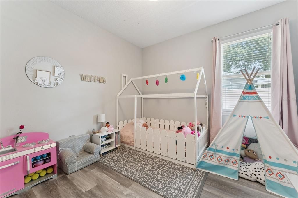 For Sale: $598,900 (4 beds, 2 baths, 1938 Square Feet)