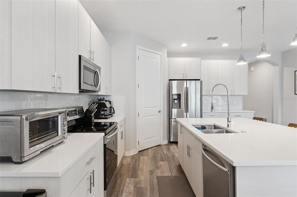 For Sale: $598,900 (4 beds, 2 baths, 1938 Square Feet)