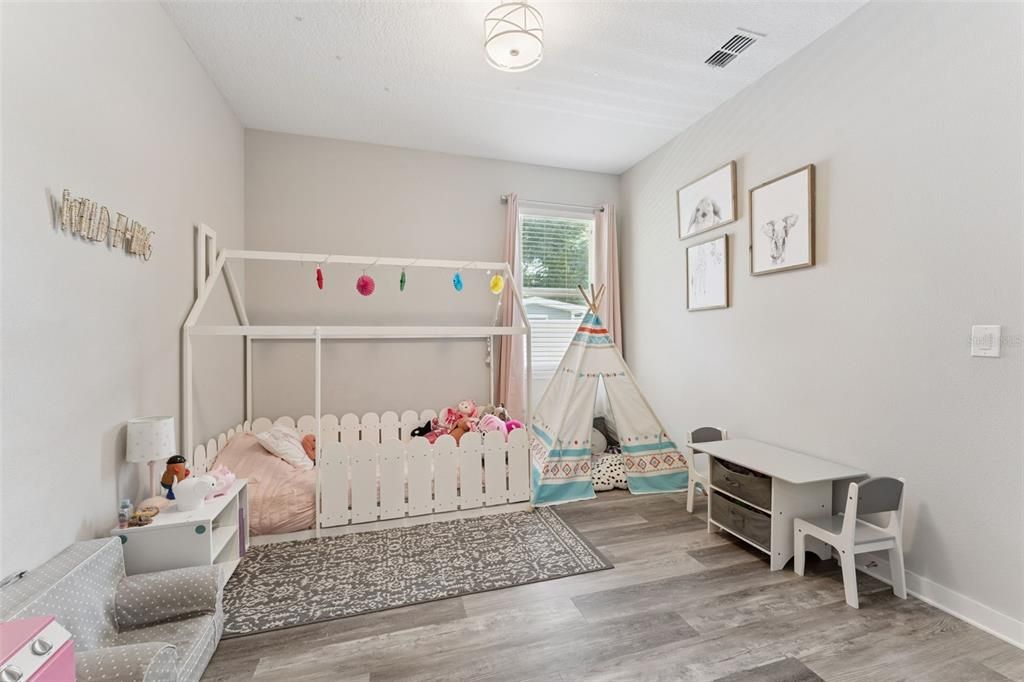 For Sale: $598,900 (4 beds, 2 baths, 1938 Square Feet)