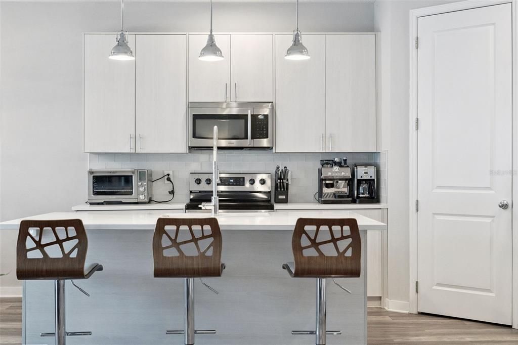 For Sale: $598,900 (4 beds, 2 baths, 1938 Square Feet)
