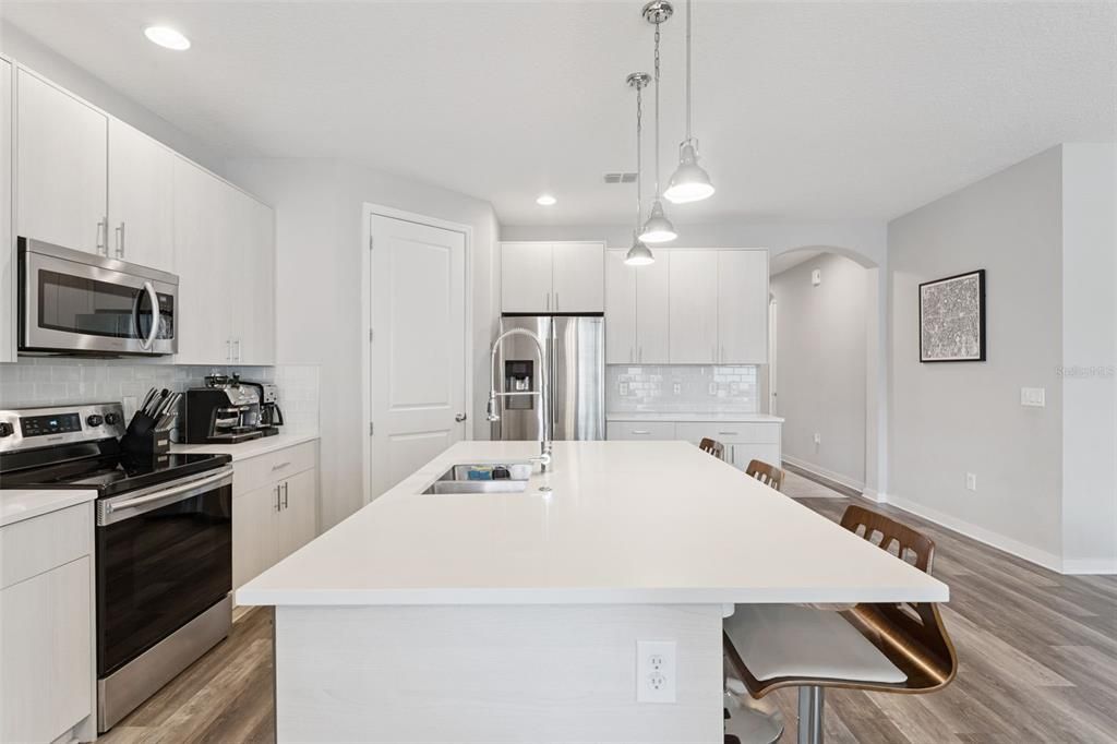 For Sale: $598,900 (4 beds, 2 baths, 1938 Square Feet)