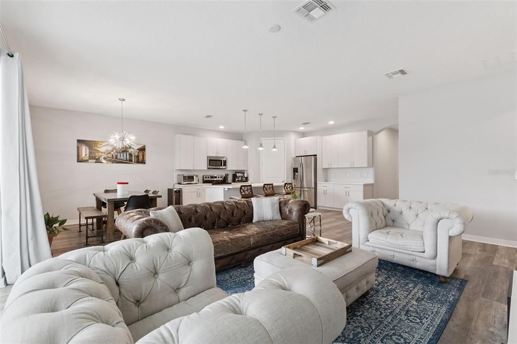 For Sale: $598,900 (4 beds, 2 baths, 1938 Square Feet)