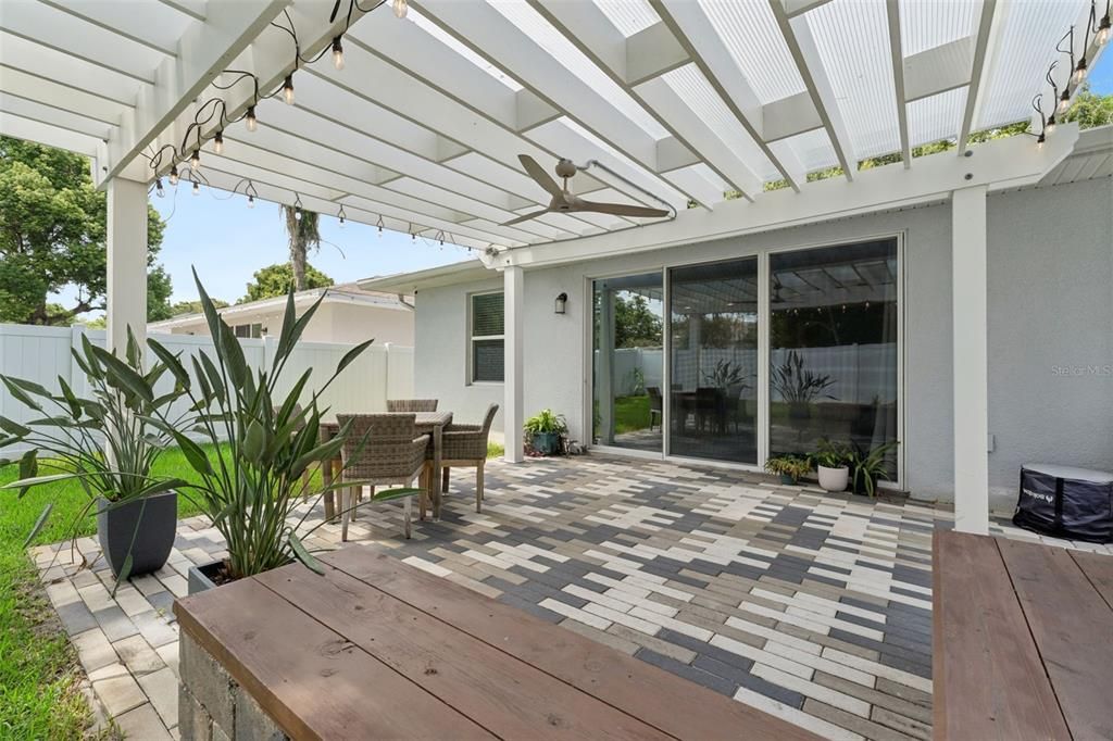 For Sale: $598,900 (4 beds, 2 baths, 1938 Square Feet)