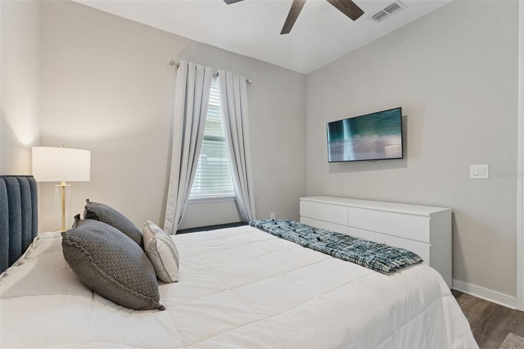 For Sale: $598,900 (4 beds, 2 baths, 1938 Square Feet)