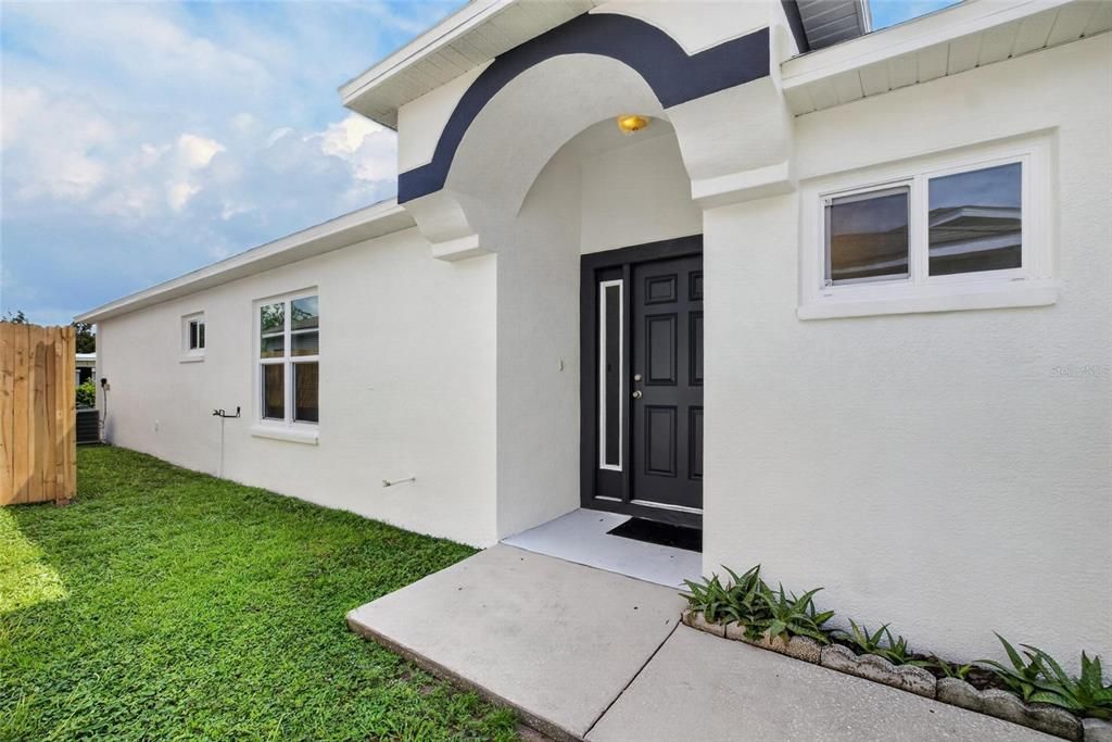 For Sale: $300,000 (3 beds, 2 baths, 1463 Square Feet)
