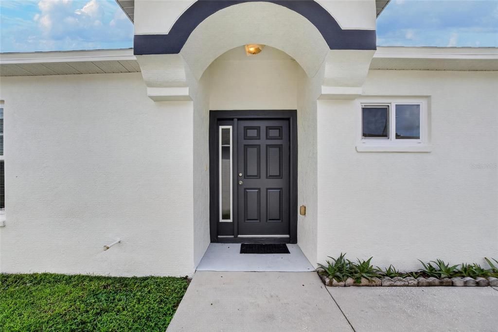 For Sale: $300,000 (3 beds, 2 baths, 1463 Square Feet)