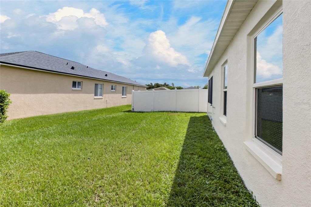 For Sale: $300,000 (3 beds, 2 baths, 1463 Square Feet)