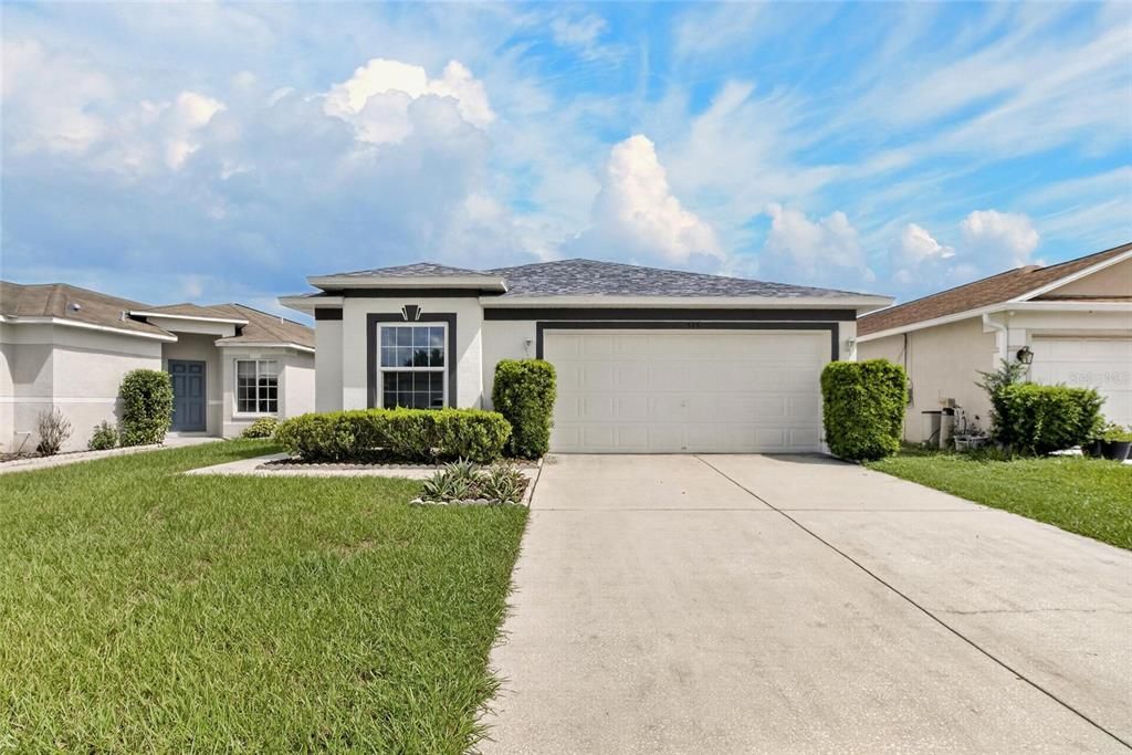For Sale: $300,000 (3 beds, 2 baths, 1463 Square Feet)