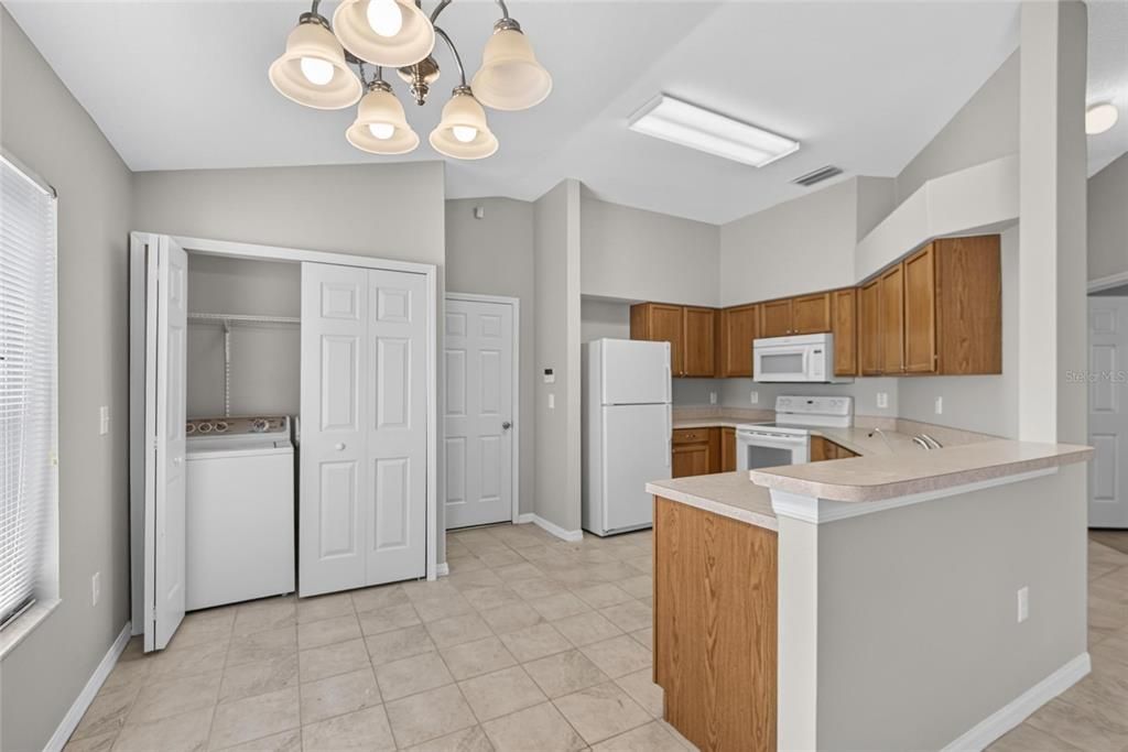 For Sale: $300,000 (3 beds, 2 baths, 1463 Square Feet)
