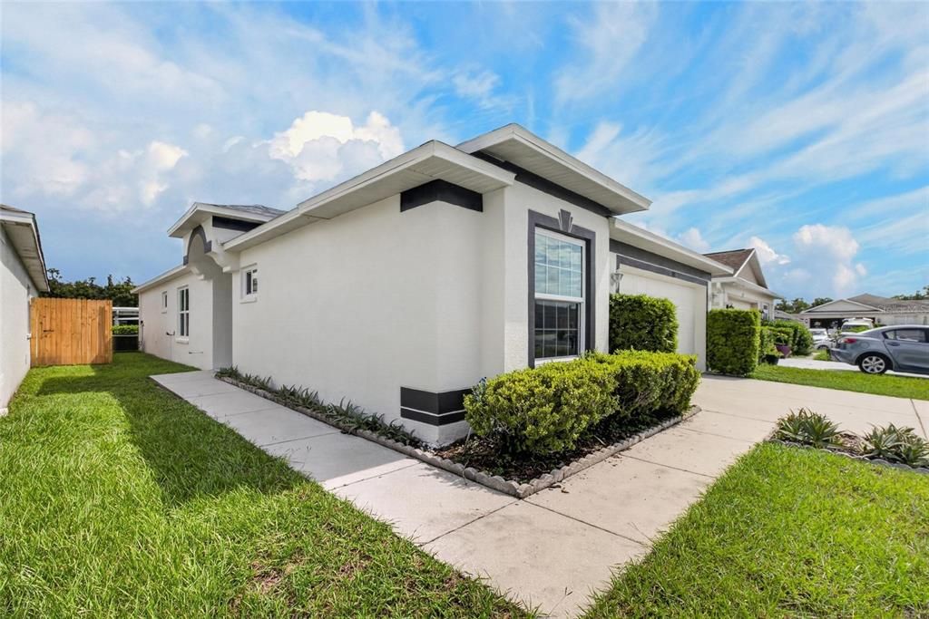 For Sale: $300,000 (3 beds, 2 baths, 1463 Square Feet)
