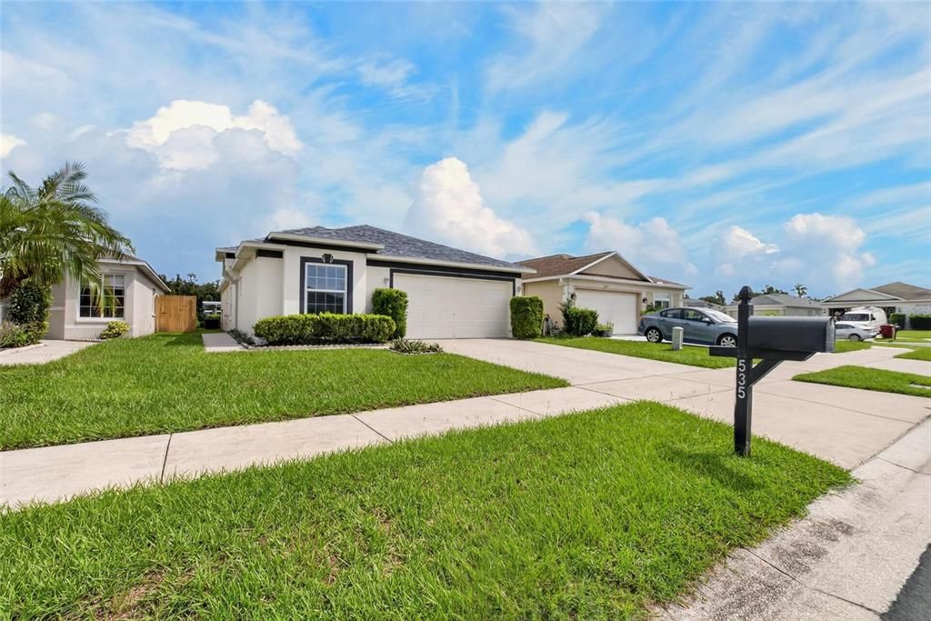 For Sale: $300,000 (3 beds, 2 baths, 1463 Square Feet)