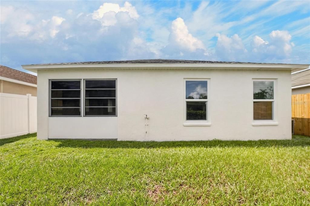 For Sale: $300,000 (3 beds, 2 baths, 1463 Square Feet)