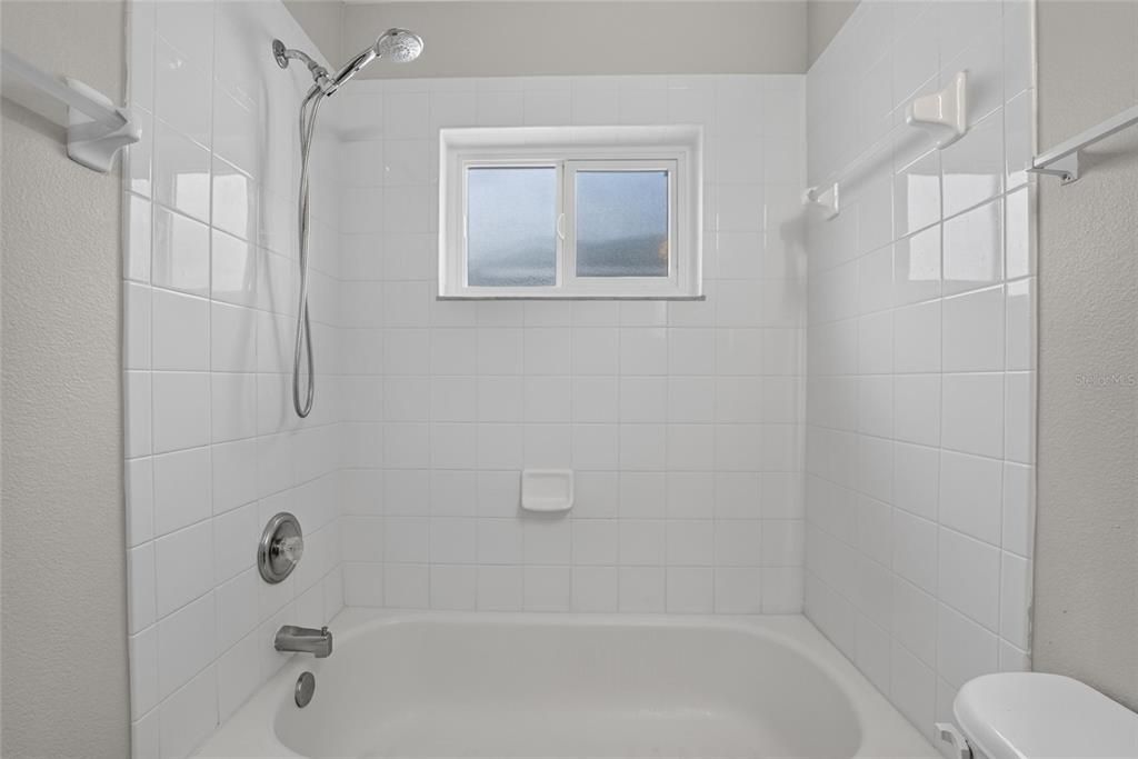 For Sale: $300,000 (3 beds, 2 baths, 1463 Square Feet)